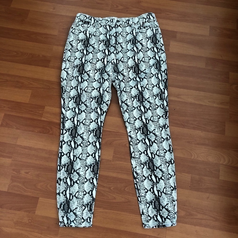 Frame All High Rise Cigarette Python Print Jeans - Picture 8 of 16